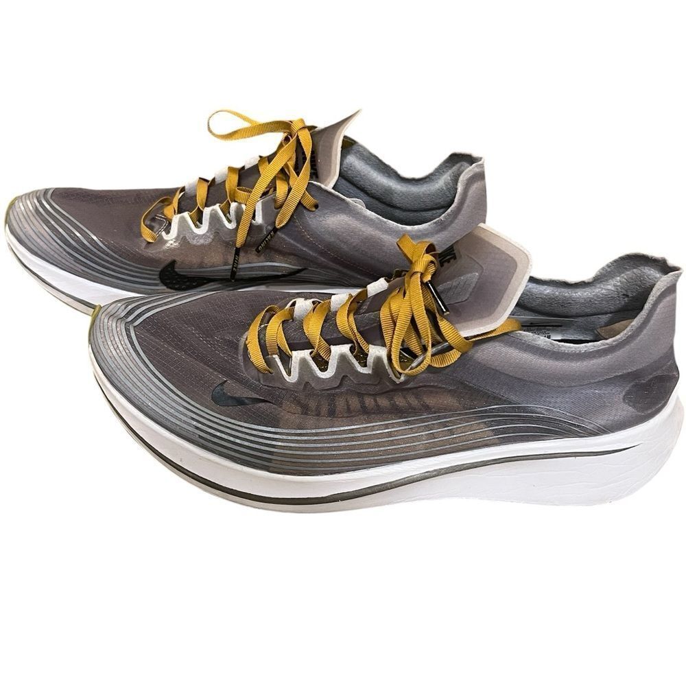 Nike Men's Running Shoes in Gray with Yellow Laces